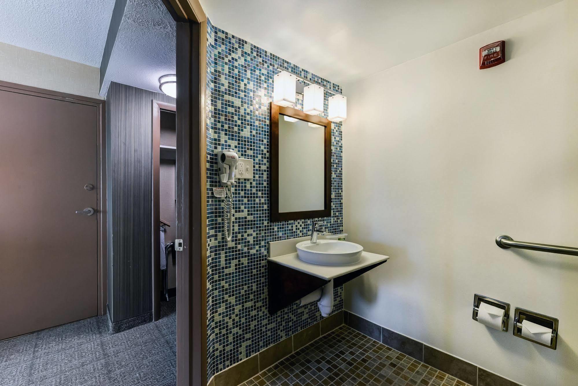 Holiday Inn Express Washington Dc Silver Spring By Ihg Exterior photo